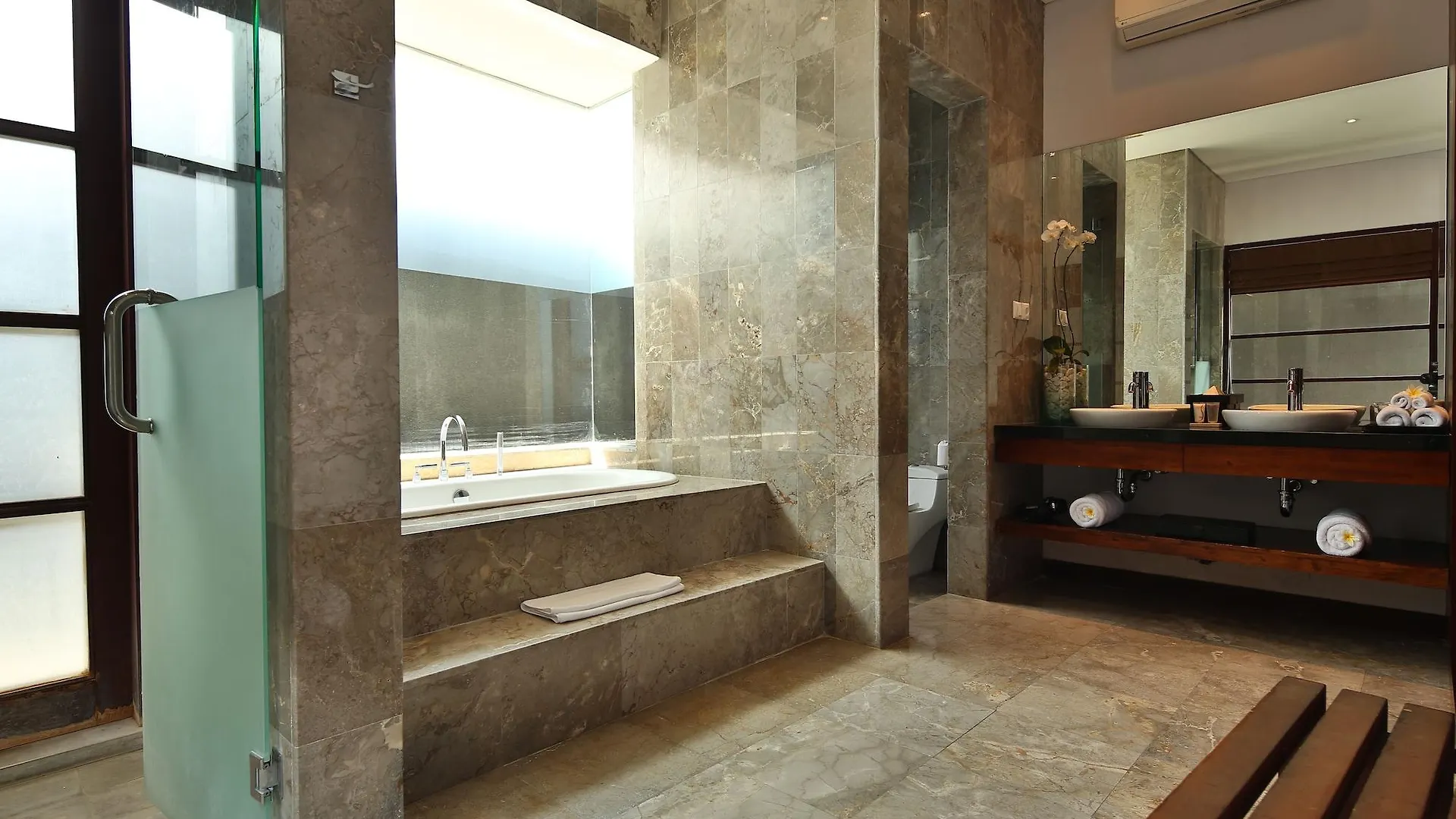 The Wolas Villas Seminyak Indonesien
